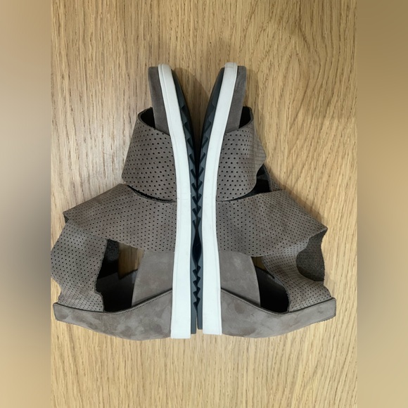 EILEEN FISHER Sport 2 Sneaker Sandal in grey perforated leather, Sz 8 - Picture 9 of 10